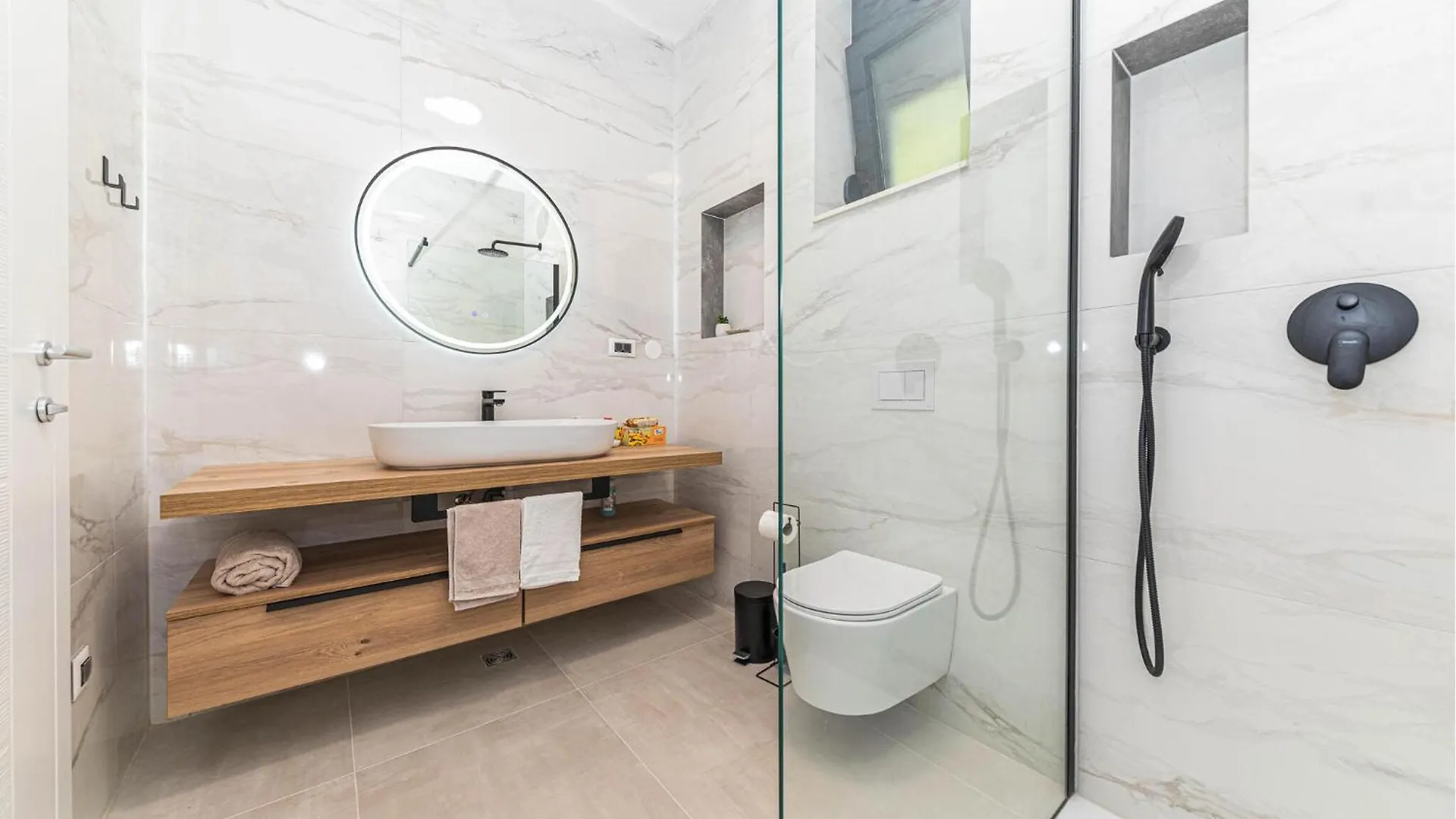 Σπίτι διακοπών 6 Bedroom Stunning Home In Kastel Luksic Kaštela