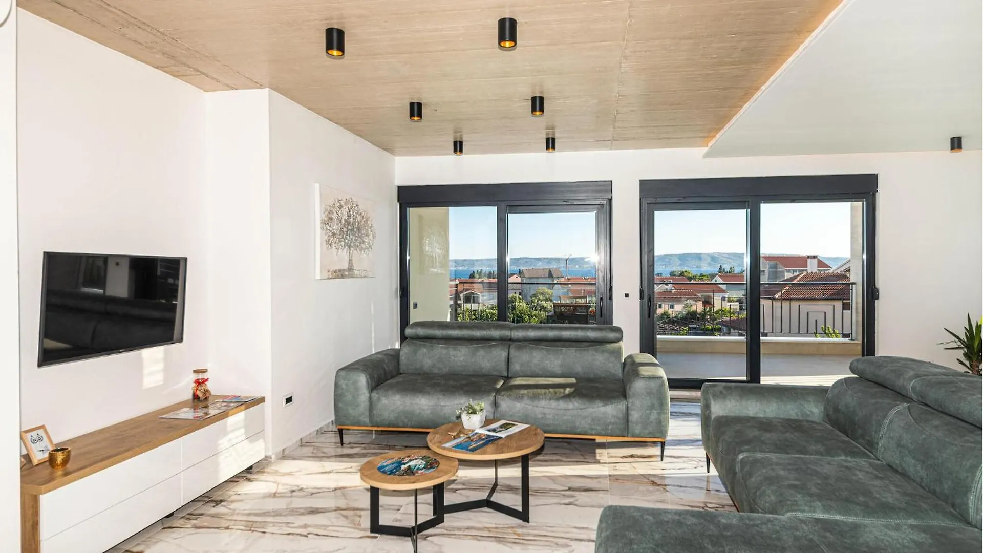 6 Bedroom Stunning Home In Kastel Luksic Kaštela Κροατία
